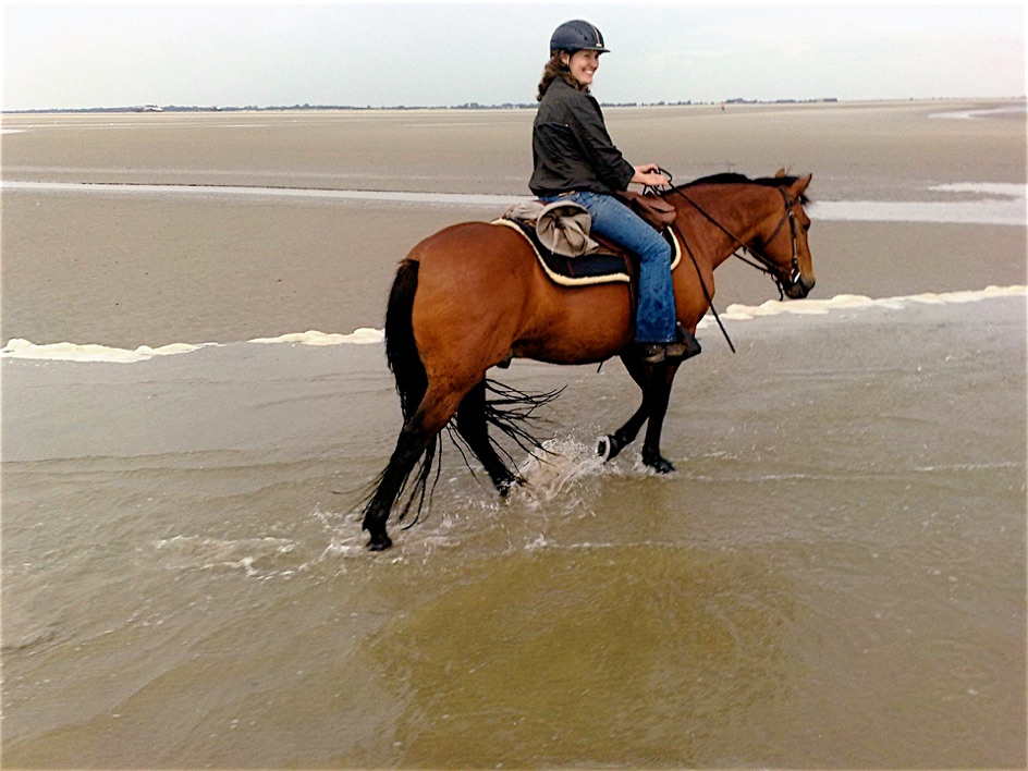 Kirsten Haase reitet am Strand © Kirsten Haase